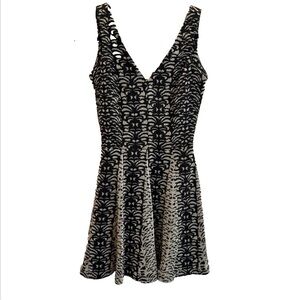 GiG Black & Gold Flare & Fit Dress Size Small